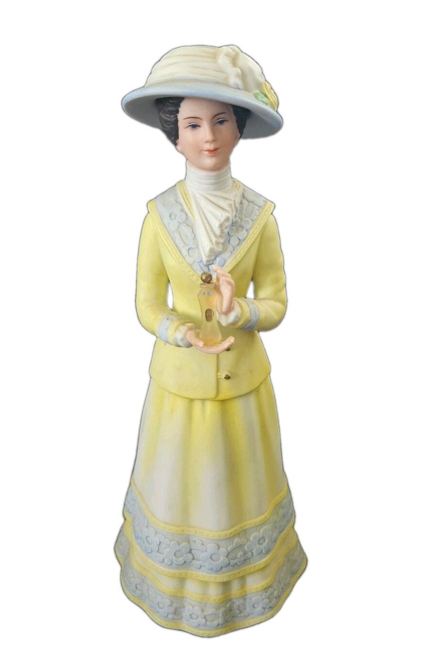 Vintage Mrs Albee 1980 Figurine Presidents Club Member Award Avon